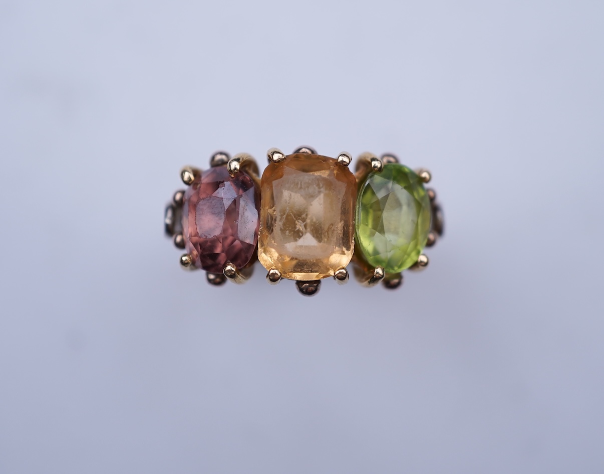 A multi-gem ring